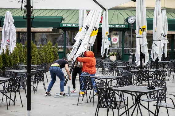 Lukas Balandis preparations / 15 minute photo / outdoor cafe 