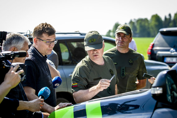 Photo by Luke April / 15 minutes / Deputies and representatives of SBGS on the Belarusian border