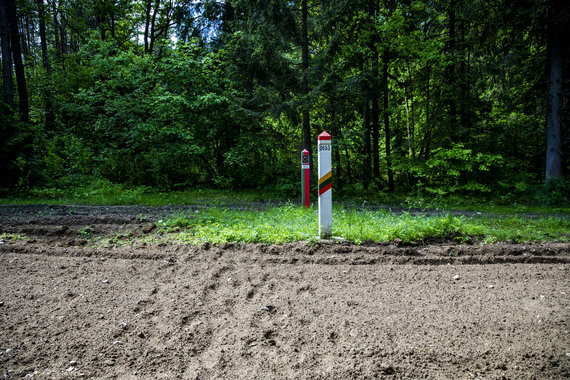 Photo by Luke April / 15 minutes / Deputies and representatives of SBGS on the Belarusian border