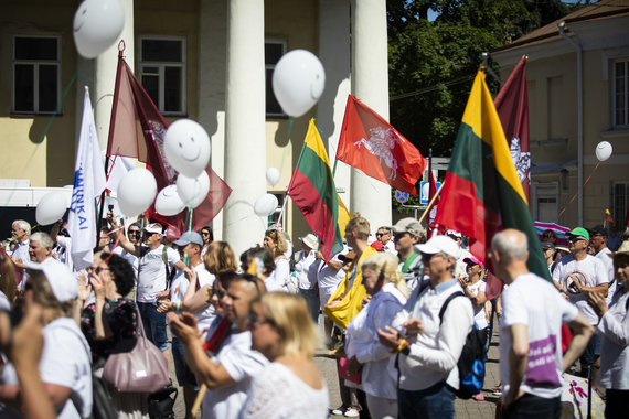 Lukas April / 15min photo / Protest of the participants of the family defense march in the Presidency