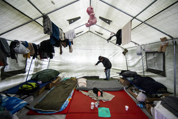 Photo by Lukas Balandis / 15min / Living conditions of migrants at the Puškės border firebreak