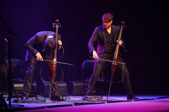 Violončelininkų duetas „2 Cellos“