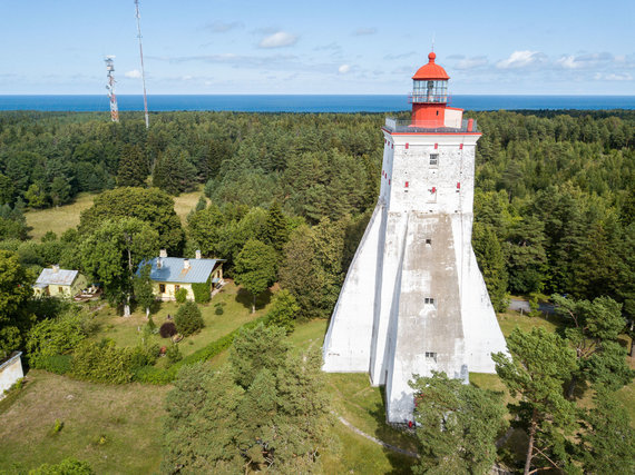 Photo from 123rf.com/Hyjuma lighthouse