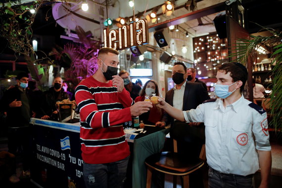 Reuters / Photo by Scanpix / In Israel, people even get vaccinated in bars