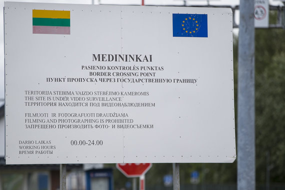 Photo by Rokas Lukoševičius / 15 minute photo / Traffic on the border between Lithuania and Belarus