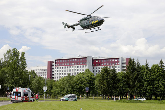 15-minute photo / Helicopter with donor liver landed on the Santariškės ring