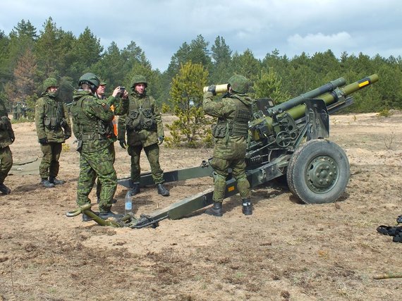 Information and photography of the artillery battalion / associative illustration