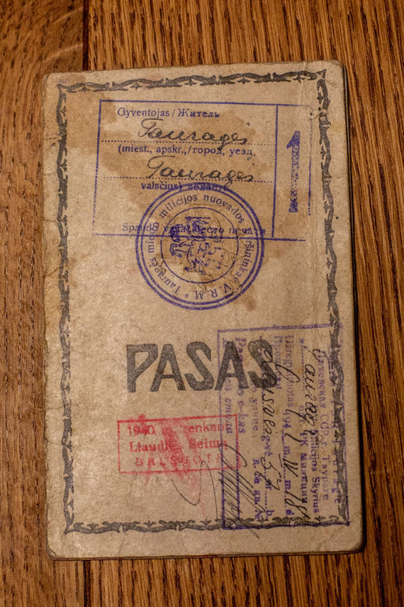 Vidmantas Balkūnas photo / 15-minute photo / Cover of Lithuanian interwar passport