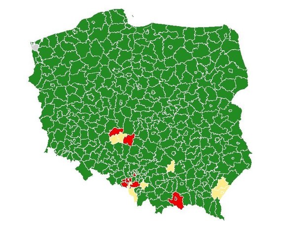 Map of Poland with municipalities marked in red and yellow