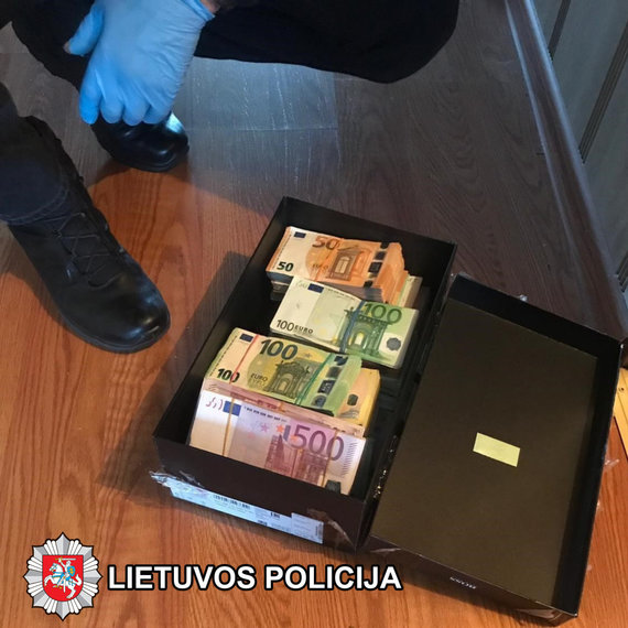 Kaunas County LSC Photo / Euros in a shoe box