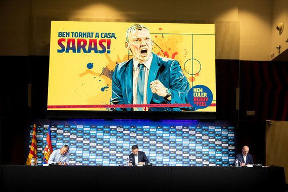 Photo from fcbarcelona.cat / Šarūnas Jasikevičius and Josepas Maria Bartomeu