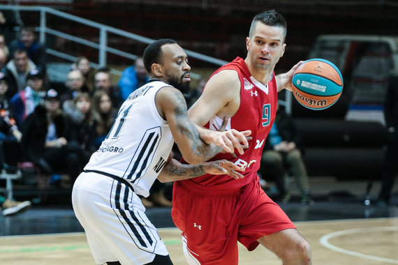 Photo from VTB-League.com/Ryan Boatright and Mantas Kalnietis