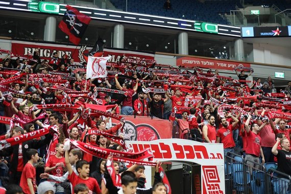 FIBA Photo / Fans of Jerusalem Hapoel