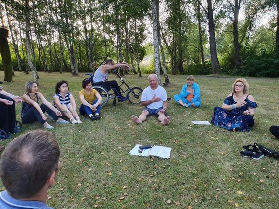 Photo from the personal album of R. Janulevičienė / Rūta Janulevičienė, Reiki Mercar master, leads the session