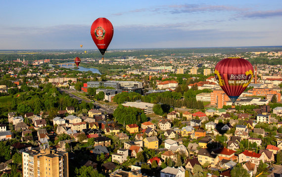 Photo by Karolina Stažytė / Kaunas 613th birthday - fly over the celebrating city