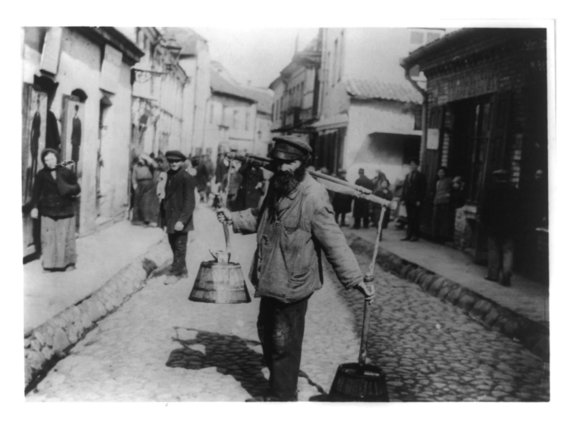 Photo from Vida Press / Water carrier in Vilnius in the 20th century.  at first