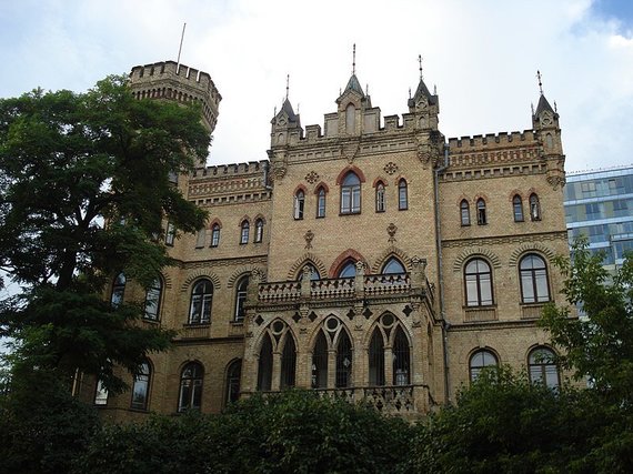 Wikimedia Commons / Public Domain Photo / Current headquarters of the Union of Architects