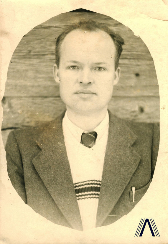 photo from archivesofculture.com/S.  Anglickis in 1945, Kuršėnai-Olesynė