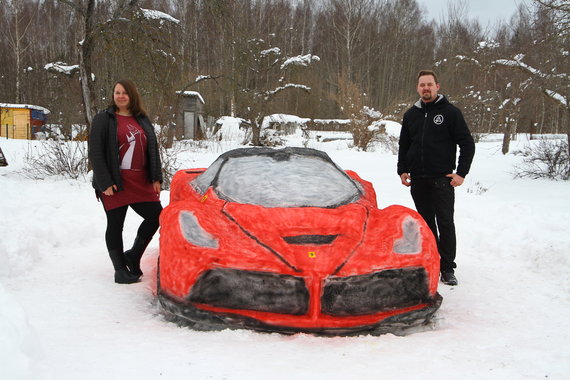 Tomas Markelevičius / 15min photo / Ferrari LaFerrari out of the snow