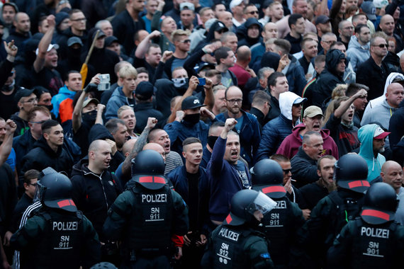 AFP/„Scanpix“ nuotr./Kraštutinių dešiniųjų protestai Vokietijos Chemnico mieste