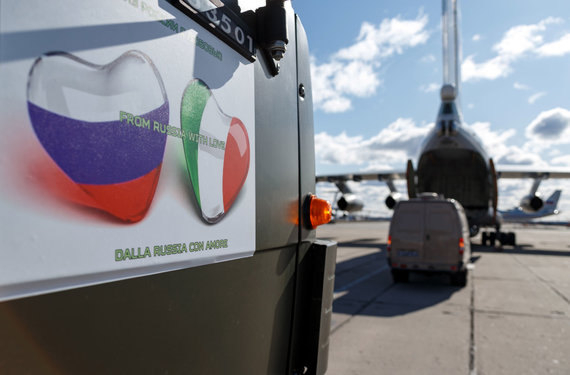 Scanpix / Photo ITAR-TASS / Russian military doctors working in a field hospital in Bergamo