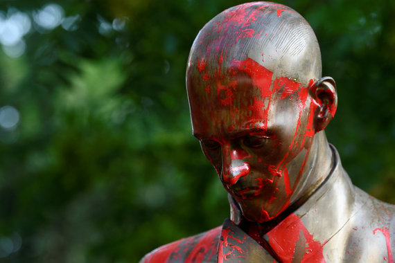 Reuters / Scanpix photo / Statue of Indro Montanelli in Milan