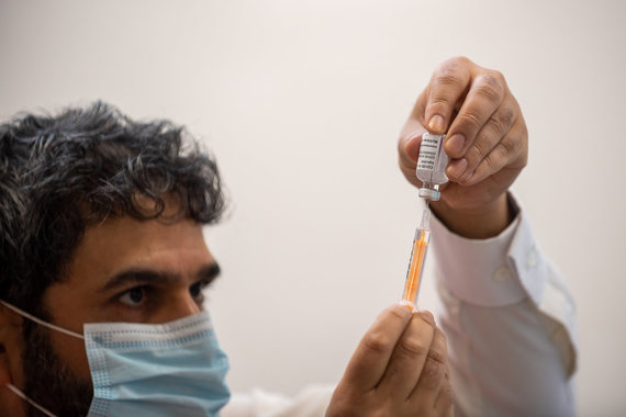 Scanpix / PA Wire / Press Association Images photo / AstraZeneca vaccine dose in preparation