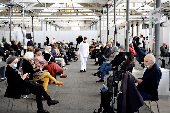 Reuters / Photo by Scanpix / On Monday, almost 100,000 people were vaccinated against the coronavirus in Denmark.  people