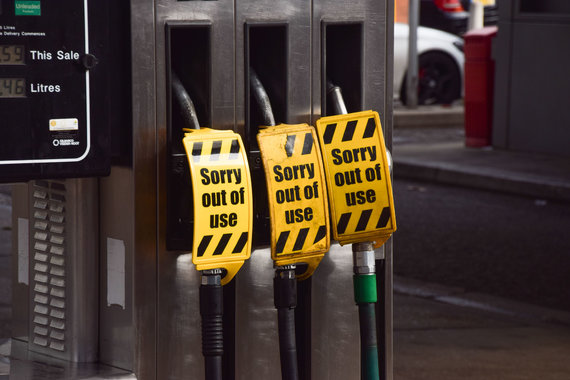 ZUMAPRESS / Scanpix Photo / There is still a lack of fuel at many service stations in the UK