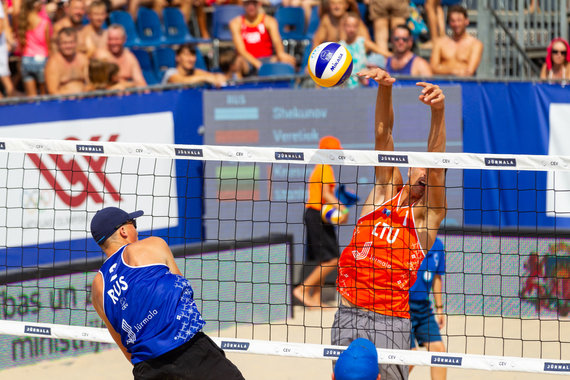  ] Photo by CEV / Patrikas Stankevicius and Audrius Knašas won the European Youth Bronze Award from the Lithuanian beach patrons. 