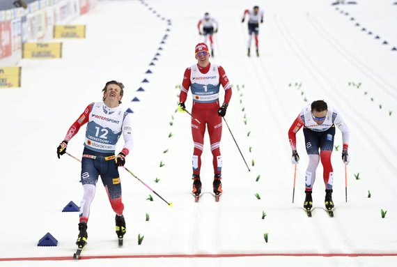 Photo by Scanpix / Incident at the 50km World Ski Championships.