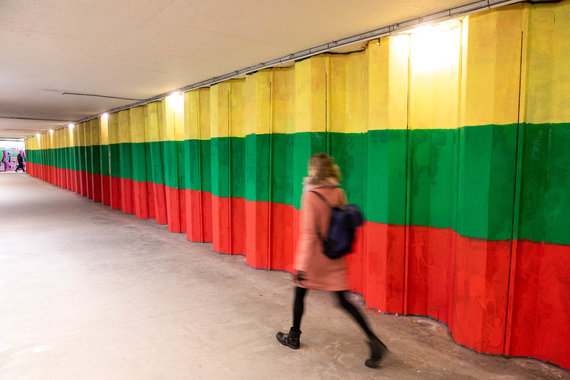 Sigismund Gedvila / 15min photo / Lithuanian underpass painted with the colors of the Lithuanian flag