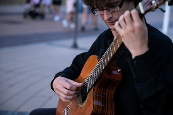 Sigismund Gedvila / 15min photo / Guitarist Lukas Isaak