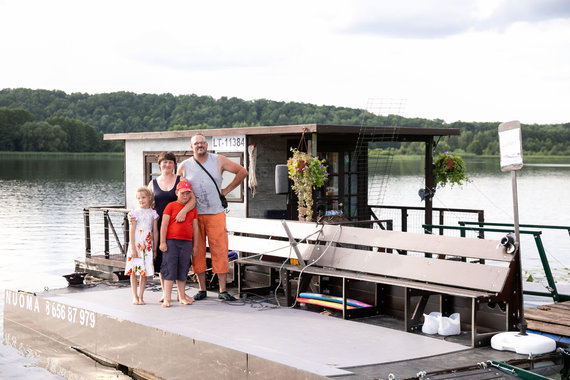 Photo by Sigismund Gedvila / 15min / Šarūnas Navionis with his family