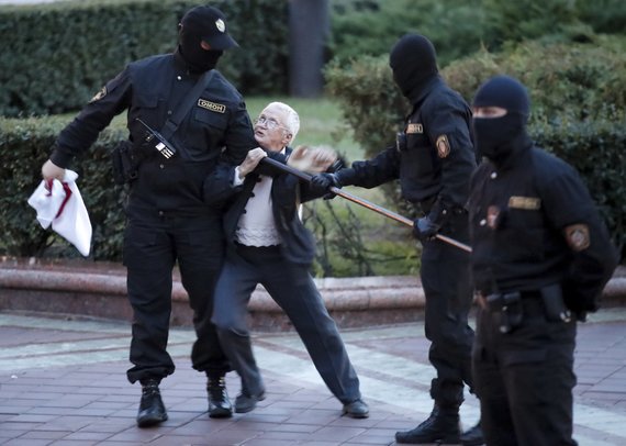 Photo by Scanpix / ITAR-TASS / Nina Bahinskaya fights with officials