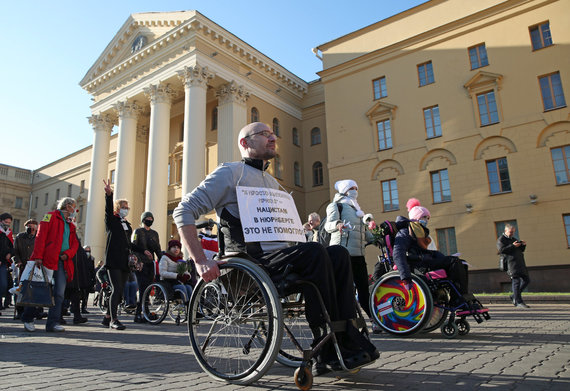 Scanpix / ITAR-TASS nuotr./Neįgaliųjų maršas Minske