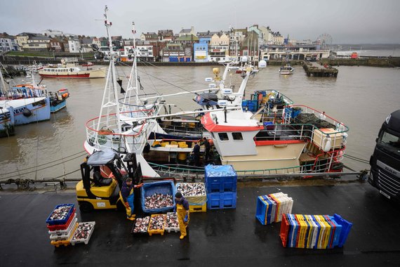 AFP / Scanpix Photo / Fishermen in Bridlington Harbor