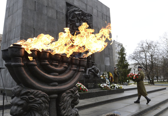 Scanpix / AP photo / Monument to the Heroes of the Warsaw Ghetto