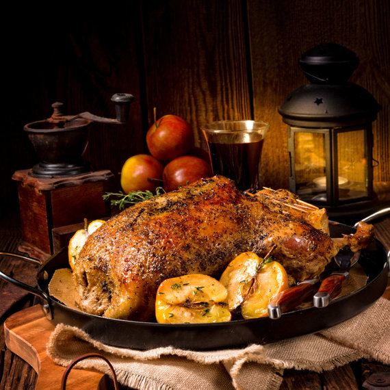 Photo from 123RF.com / Roast duck with apples