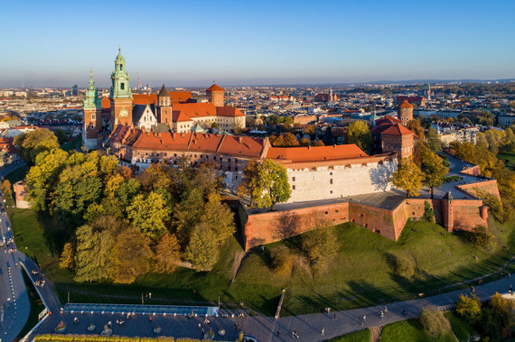 Photo from 123RF.com/Wawel Castle and Cathedral. Krakow