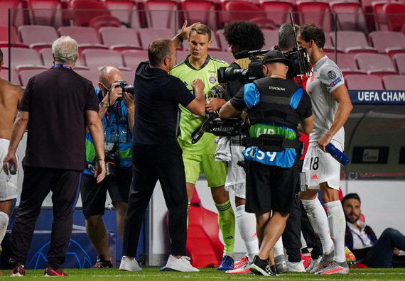 Scanpix Photo / Hans Flick congratulates Manuel Neuer