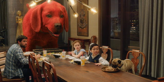 Paramount Pictures nuotr. /Komedijos „Dičkis šuo Klifordas“ akimirka