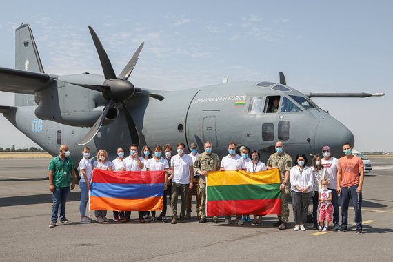 Photo from the Ministry of Health / Members of the Lithuanian team of doctors and experts return from Armenia to help Armenia combat the spread of the coronavirus (COVID-19) for two weeks