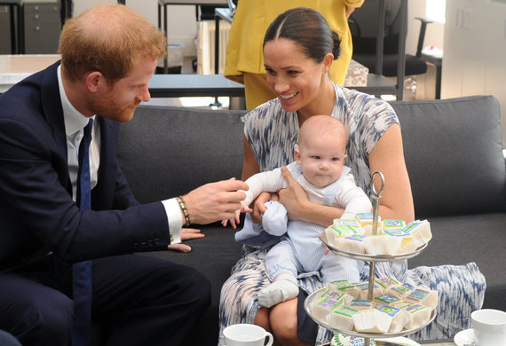 Photo by Vida Press / Prince Harry and Meghan Markle with their two sons Archie