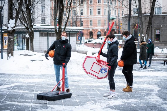 Arno Strumila / 15min photo / The athletes did a joint training session in Vincas Kudirka square