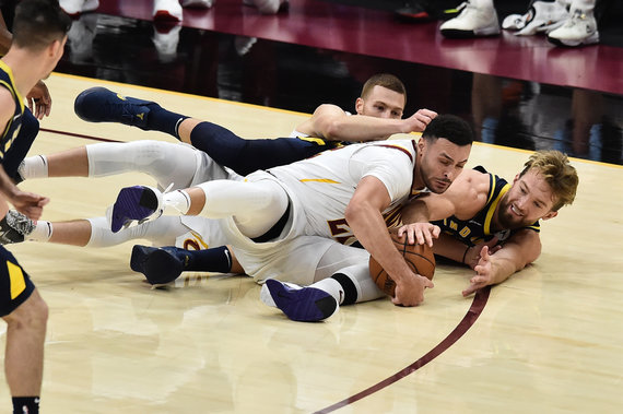 Photo by Scanpix / Domantas Sabonis (right) fights for the ball