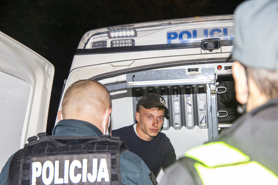 Photo by Ernesta Čičiurkaitė / 15min / Akimirka from a police raid