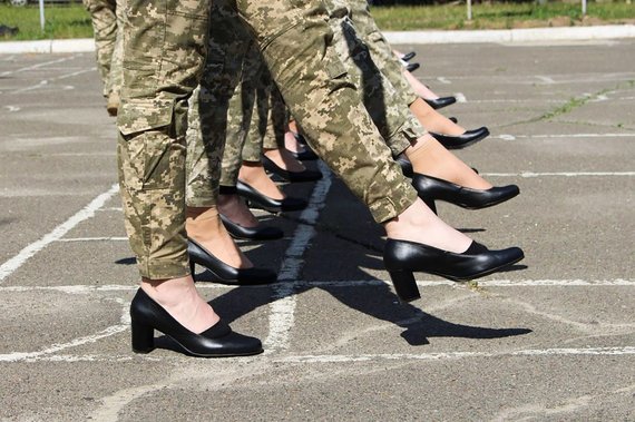 AFP / Scanpix photo / Ukrainian soldiers wear high heels