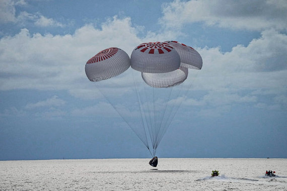 Scanpix / AP Photo / Four SpaceX tourists land in the Atlantic Ocean off the coast of Florida