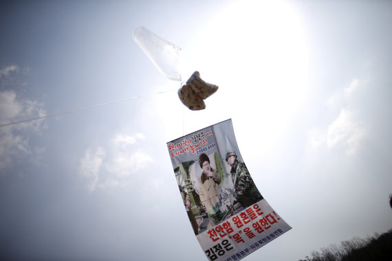 Reuters / Photo by Scanpix / Flying propaganda messages